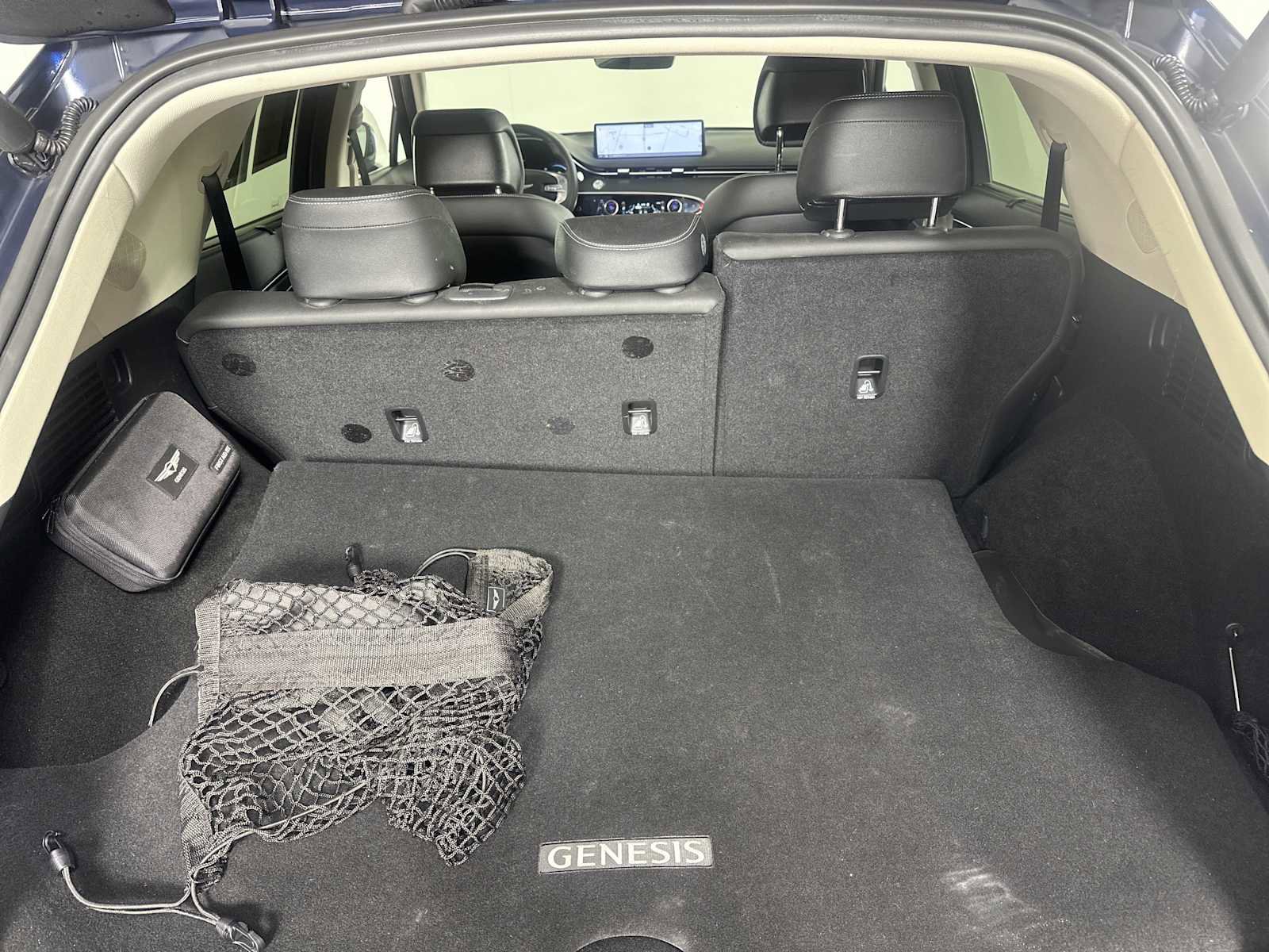 Used 2023 Genesis GV70 2.5T w/ Advanced Package image 33