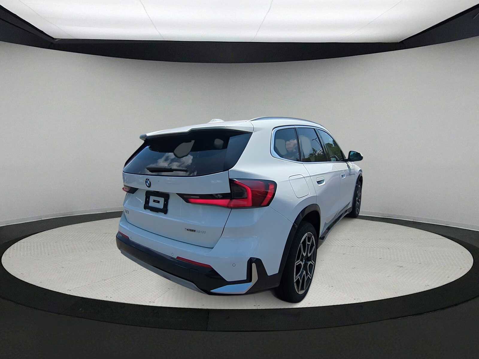 Used 2025 BMW X1 xDrive28i w/ Technology Package AWD/4WD image 8