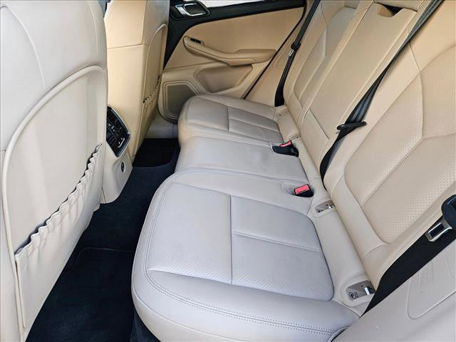 Used 2023 Porsche Macan image 18