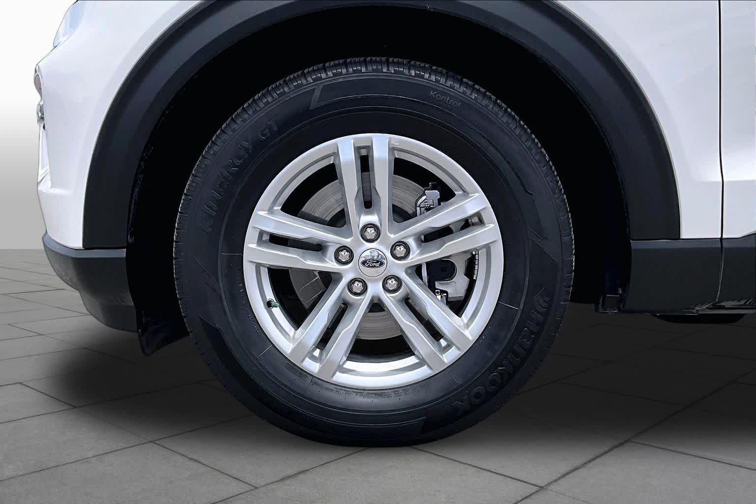 Used 2022 Ford Explorer XLT w/ Equipment Group 202A RWD image 10