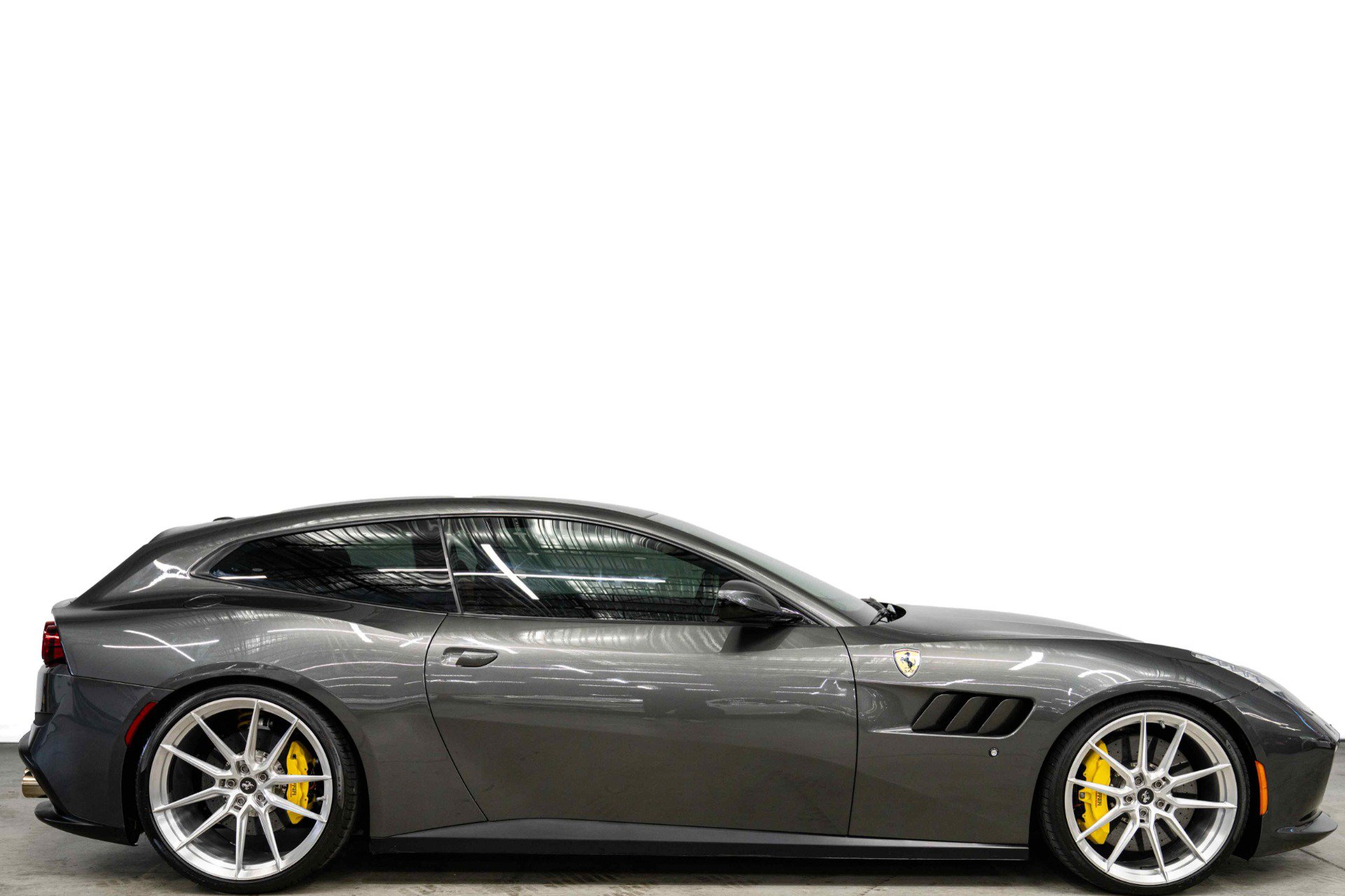 Used 2018 Ferrari GTC4Lusso AWD/4WD image 2