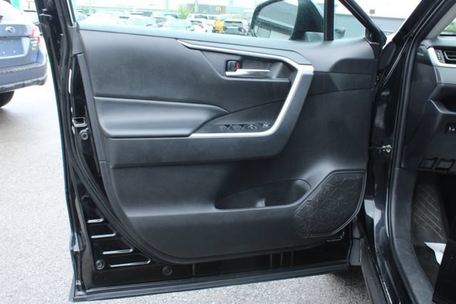 Used 2022 Toyota RAV4 XLE FWD image 10