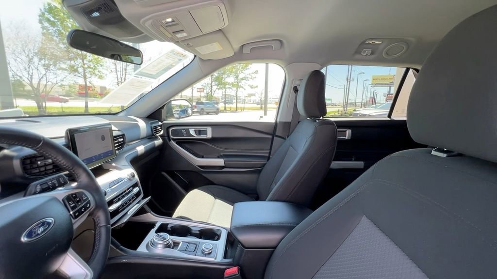 Used 2024 Ford Explorer XLT image 32