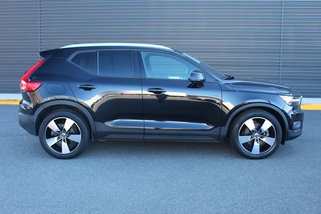 Used 2020 Volvo XC40 T5 Momentum w/ Protection Package Premier image 9