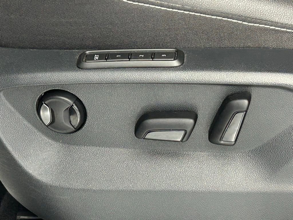 Used 2022 Volkswagen Tiguan SEL R-Line image 32