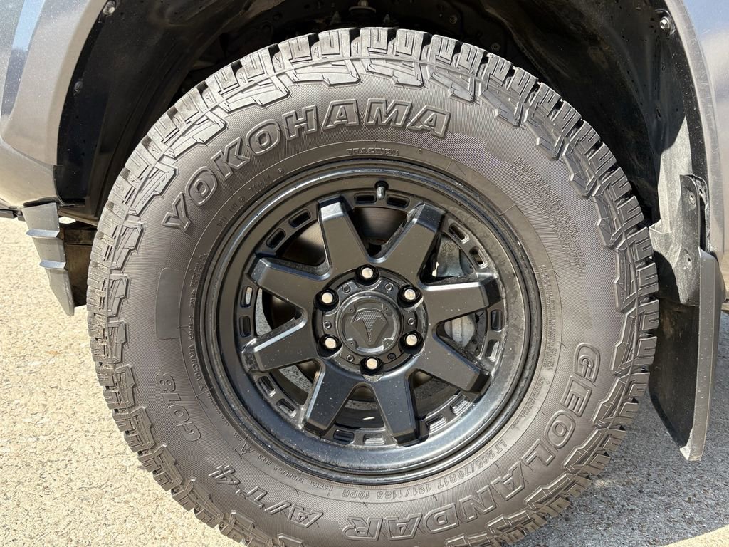 Used 2022 Toyota Tacoma SR5 w/ Technology Package image 9