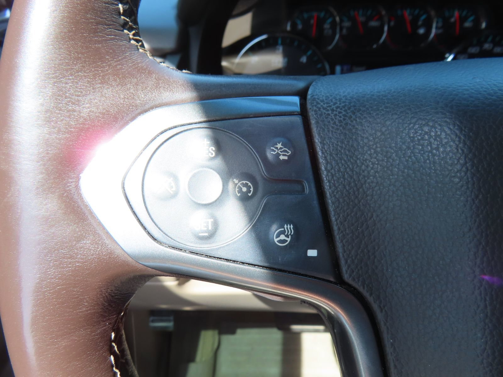 Used 2017 Chevrolet Suburban LT w/ Luxury Package image 20