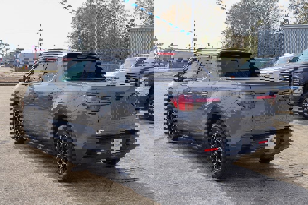 Used 2023 Hyundai Santa Cruz SEL Premium image 2