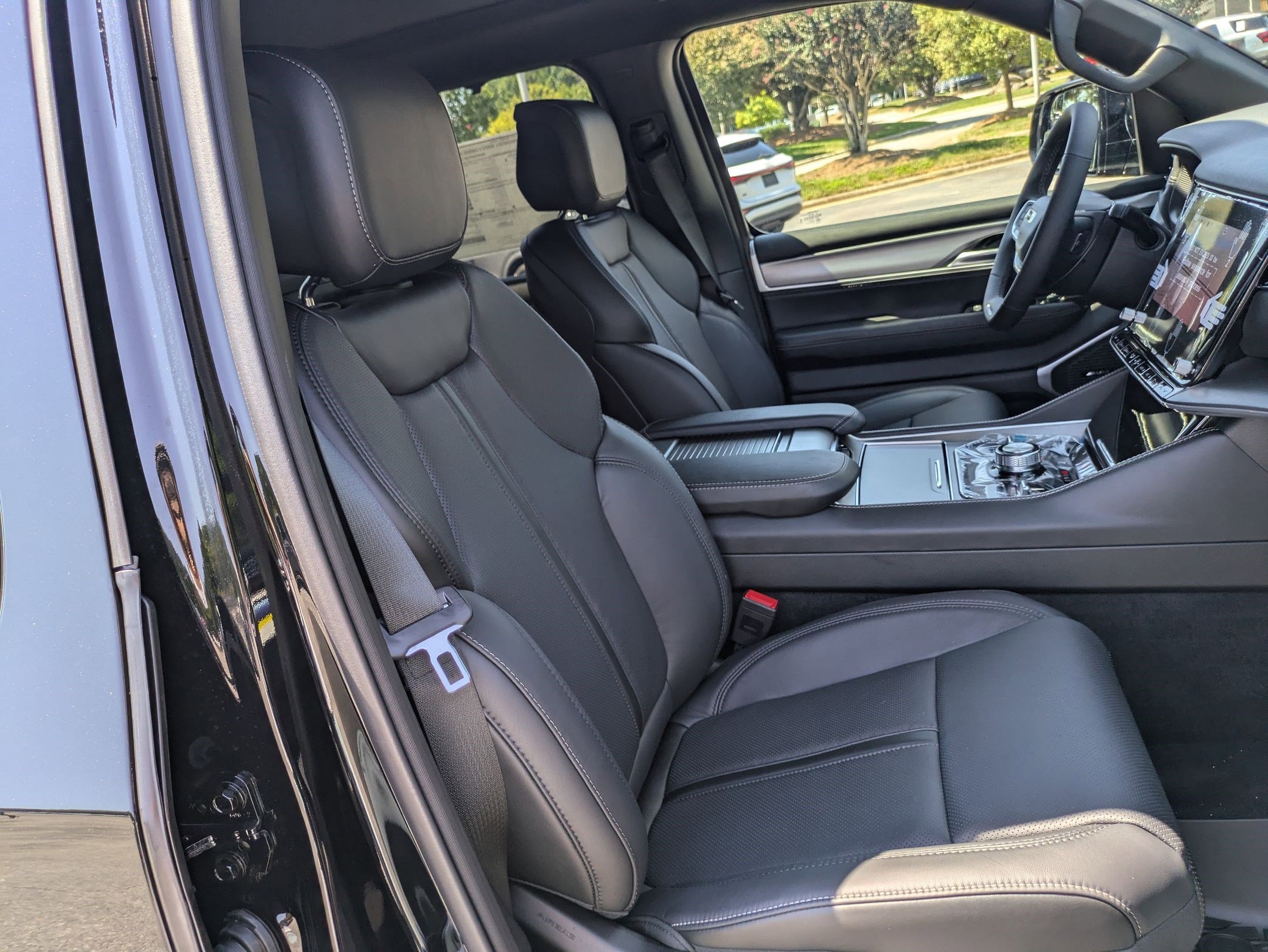 New 2025 Jeep Wagoneer L Series II w/ Convenience Group I image 30