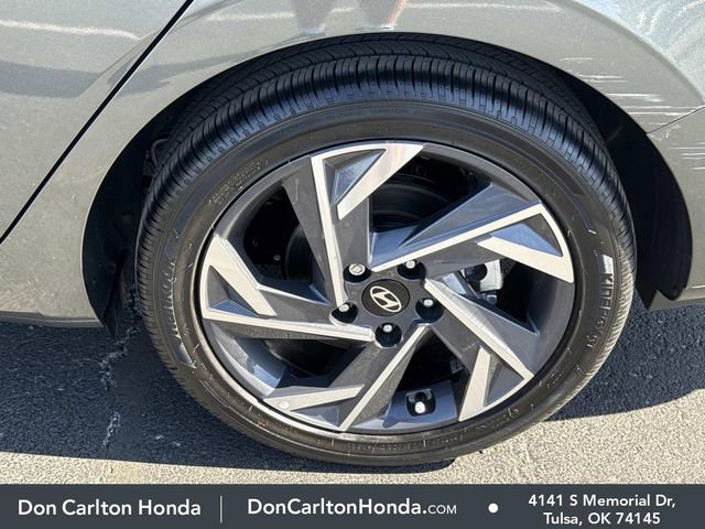 Used 2025 Hyundai Elantra SEL FWD image 24