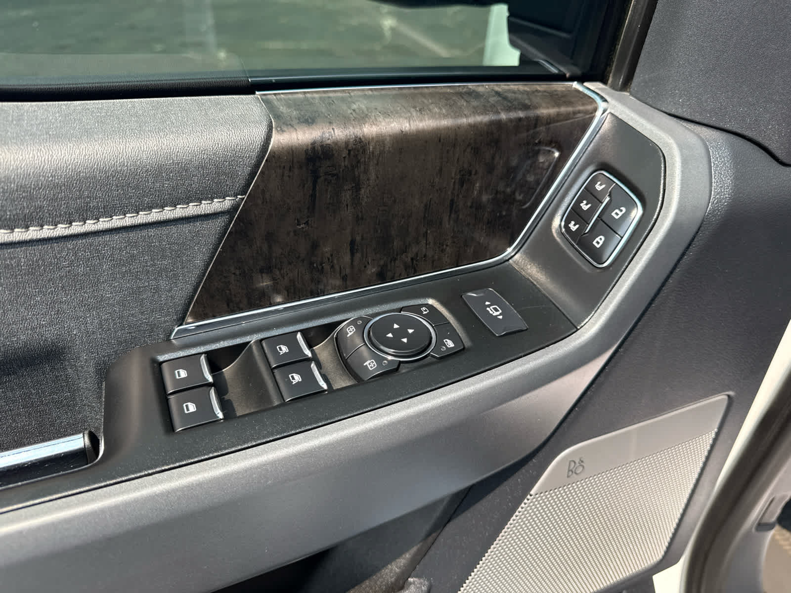 Used 2024 Ford F350 Lariat w/ FX4 Off-Road Package AWD/4WD image 10