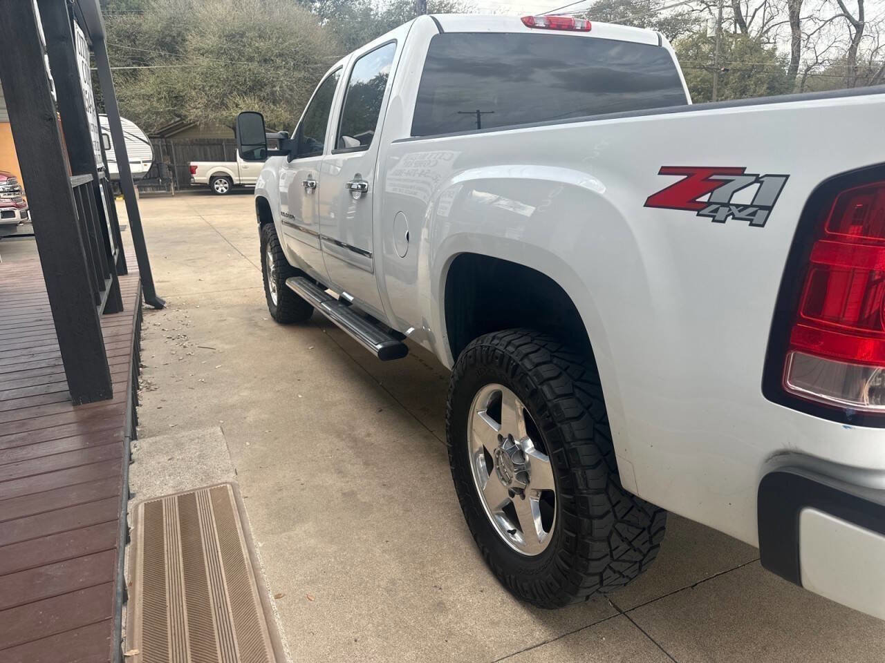 Used 2013 GMC Sierra 2500 Denali w/ Suspension Package, Off-Road image 6