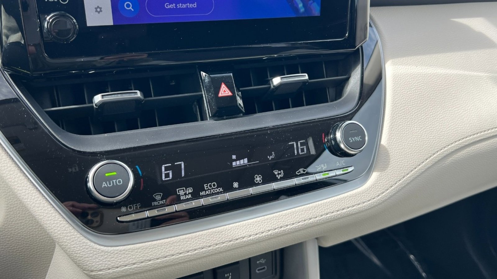 Used 2023 Toyota Corolla Cross XLE w/ Convenience Package image 21