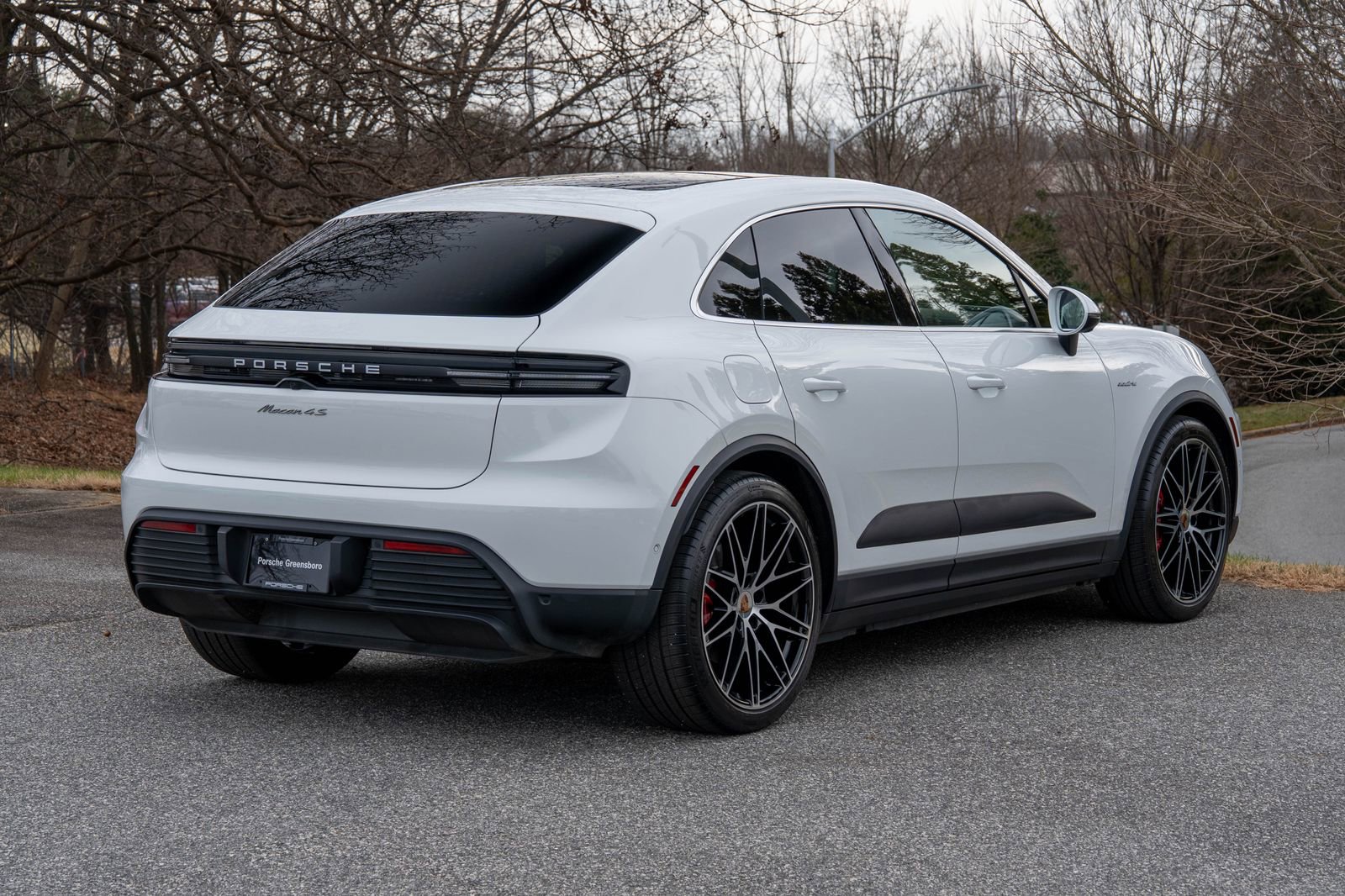 Certified 2025 Porsche Macan 4S Electric image 7