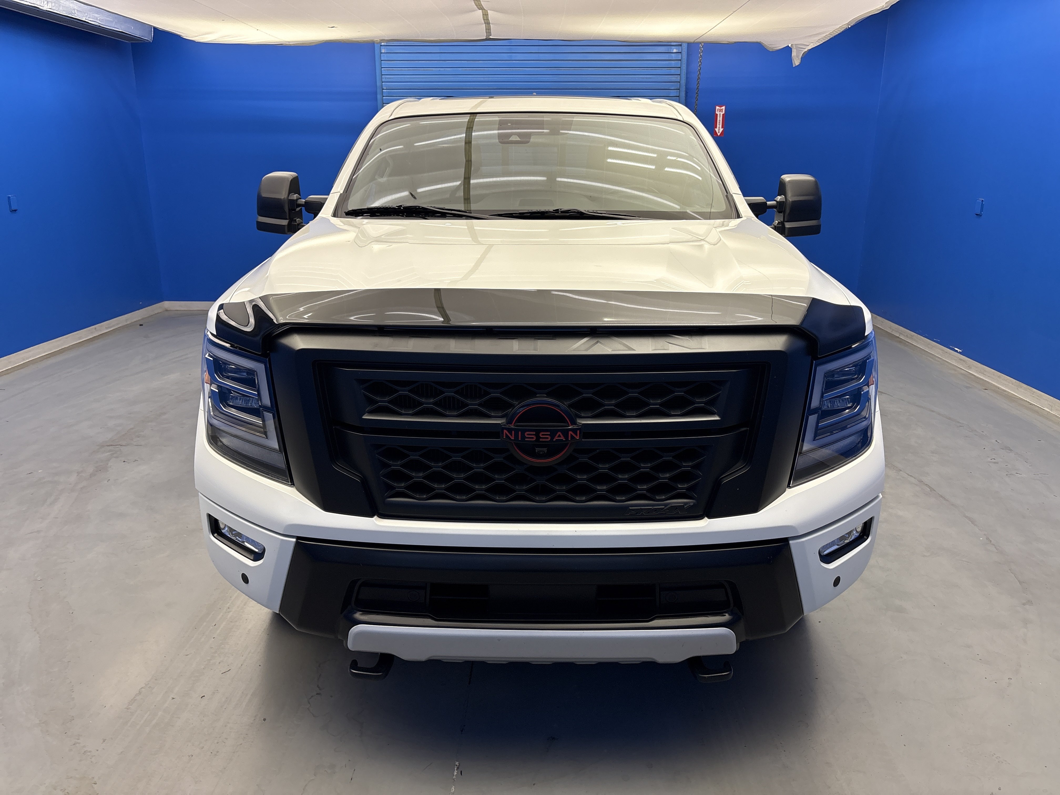 Used 2023 Nissan Titan PRO-4X w/ Pro-4x Convenience Package AWD/4WD image 3