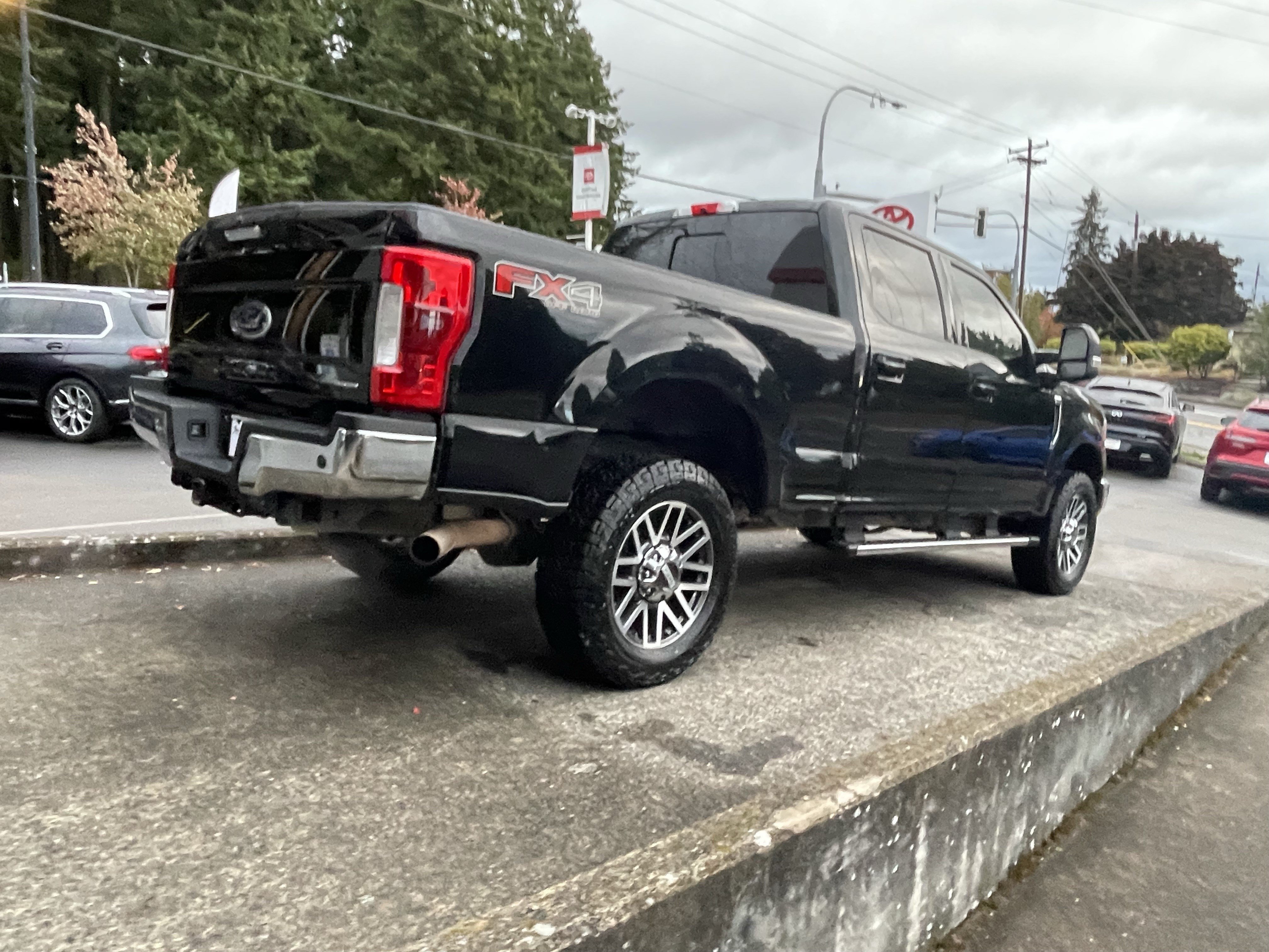 Used 2017 Ford F250 Lariat w/ Lariat Value Package AWD/4WD image 8