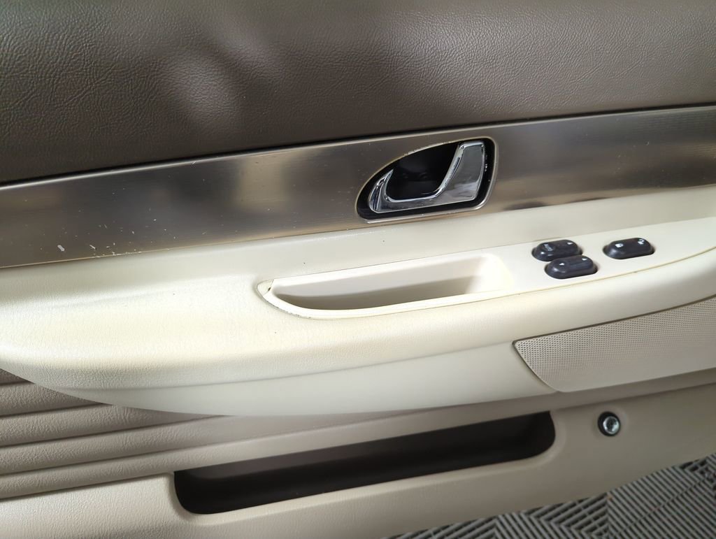 Used 2005 Ford Thunderbird 50th Anniversary image 9