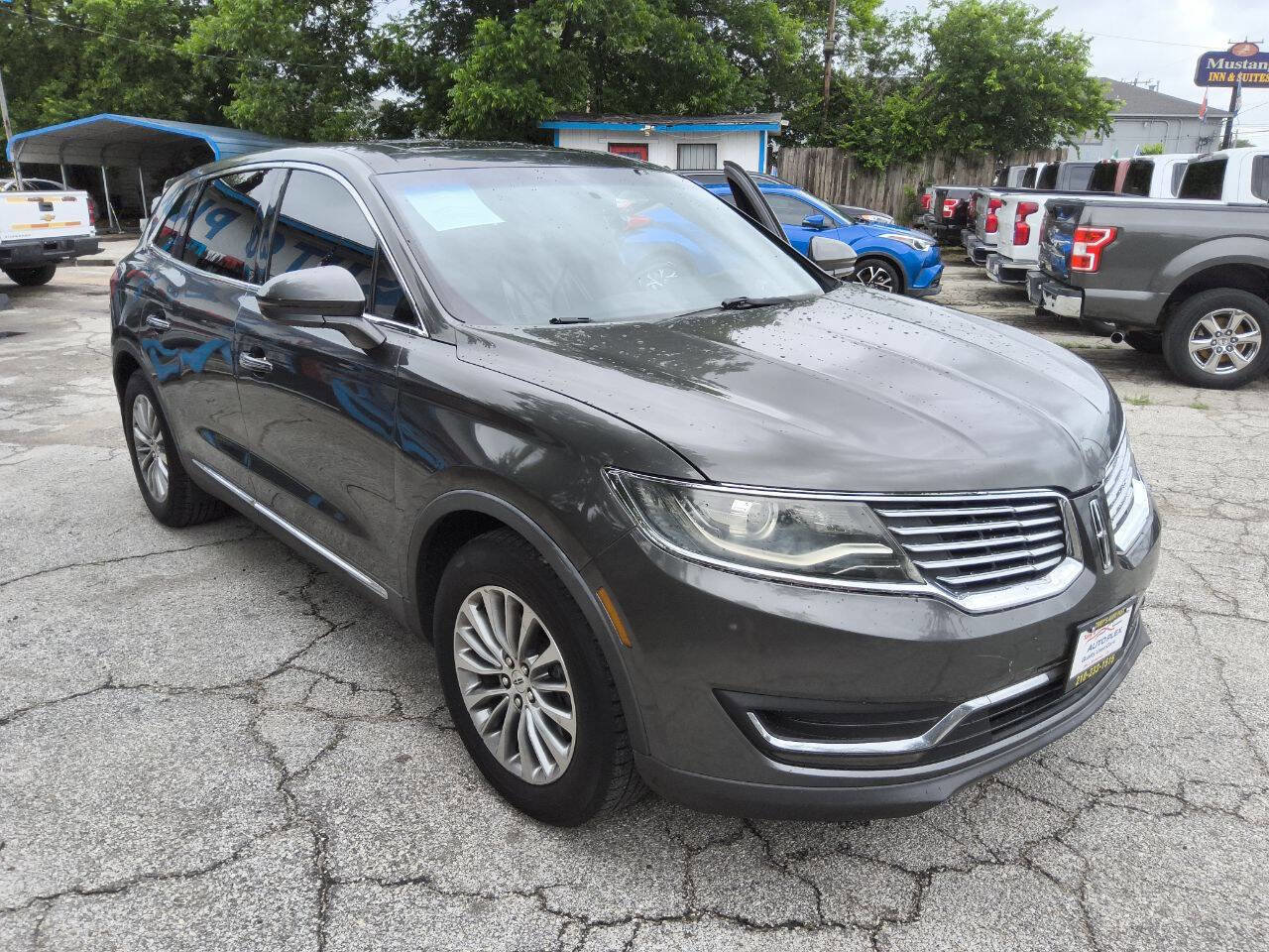 Used 2017 Lincoln MKX Select w/ Select Plus Package