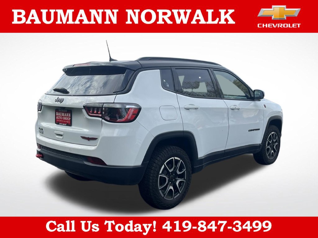 Used 2025 Jeep Compass Trailhawk AWD/4WD image 5