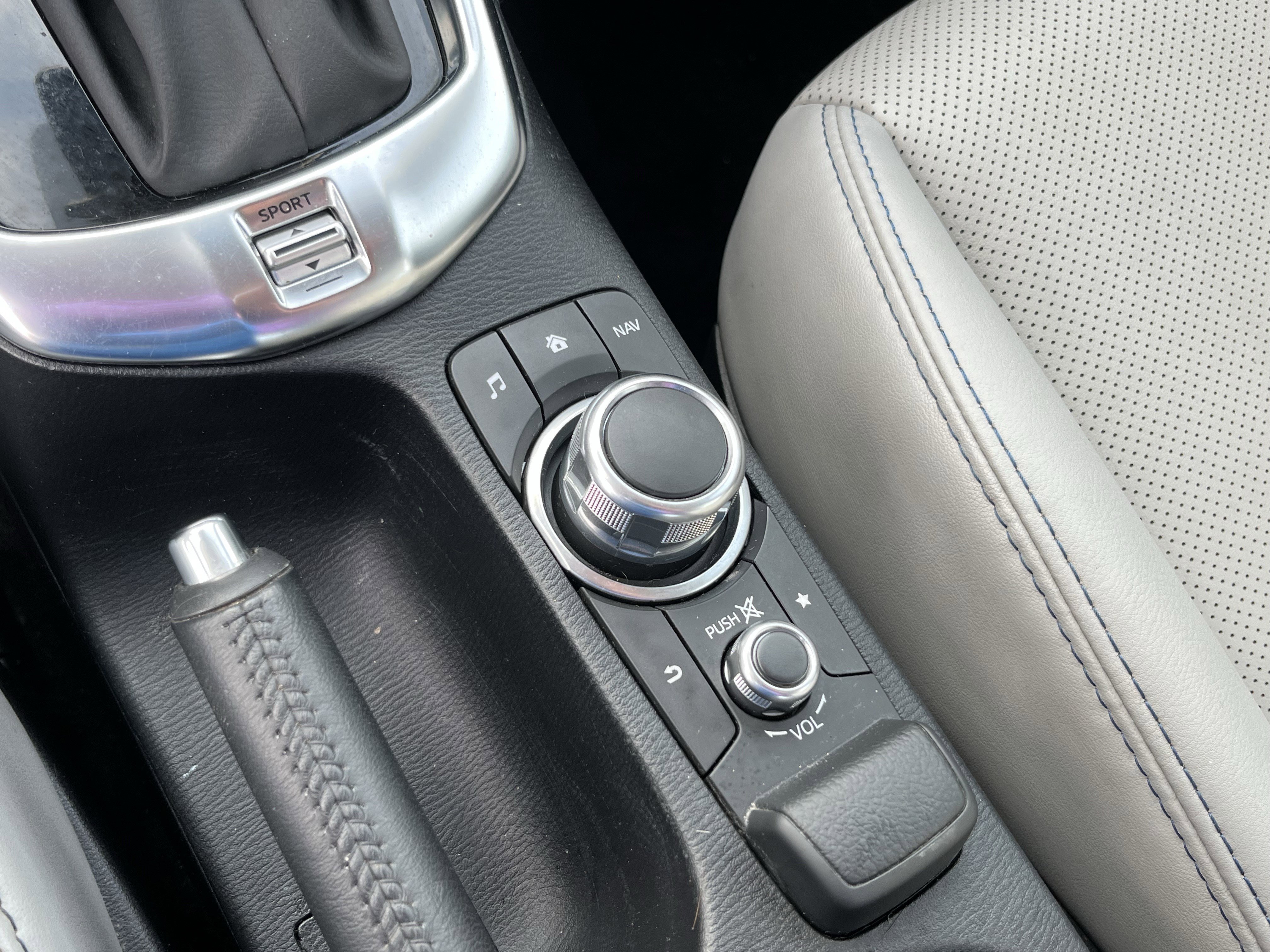 Used 2020 Toyota Yaris XLE image 21