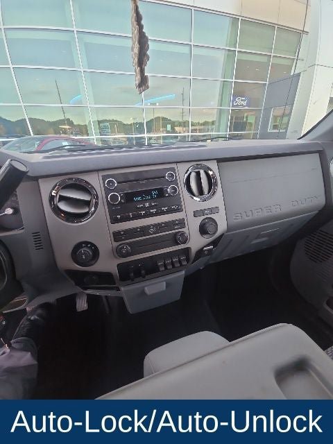 Used 2015 Ford F250 XLT w/ XLT Premium Package AWD/4WD image 16