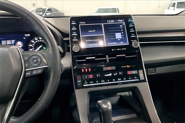 Used 2021 Toyota Avalon XLE w/ Moonroof Package image 9