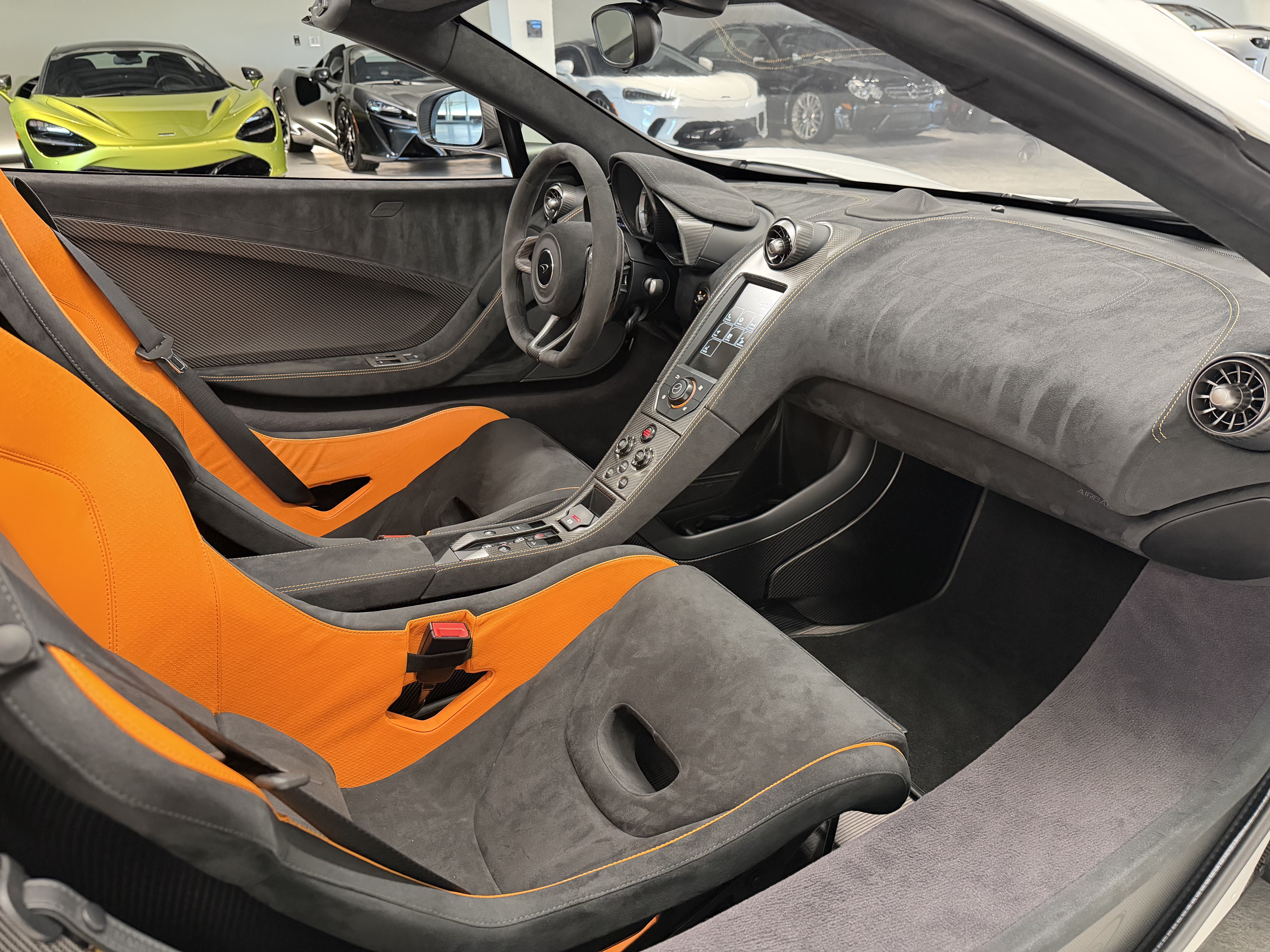 Used 2016 McLaren 675LT Spider RWD image 25