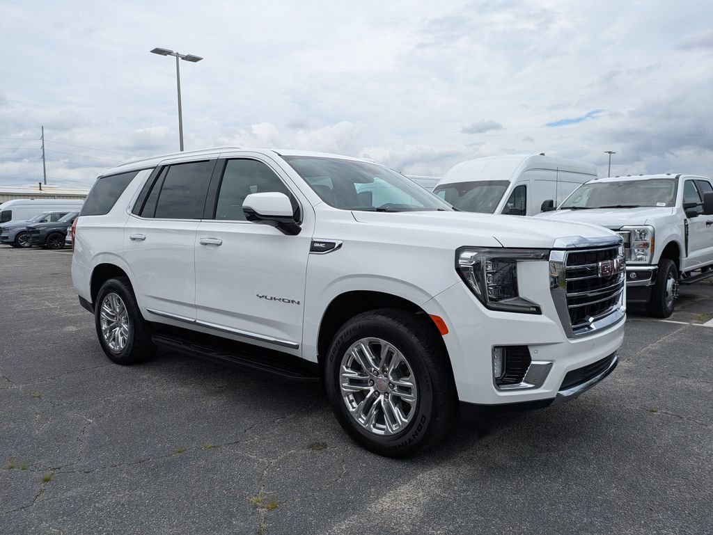 Used 2024 GMC Yukon SLT w/ SLT Luxury Package RWD image 2