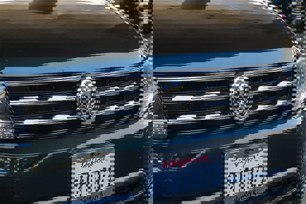 Used 2019 Volkswagen Tiguan SE w/ Panoramic Sunroof Package image 5