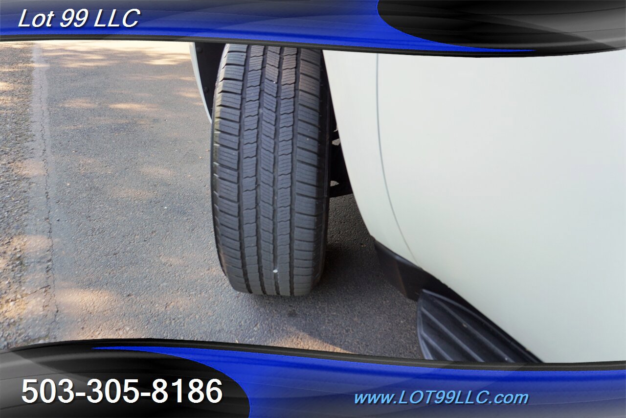 Used 2009 Chevrolet Suburban LT AWD/4WD image 4