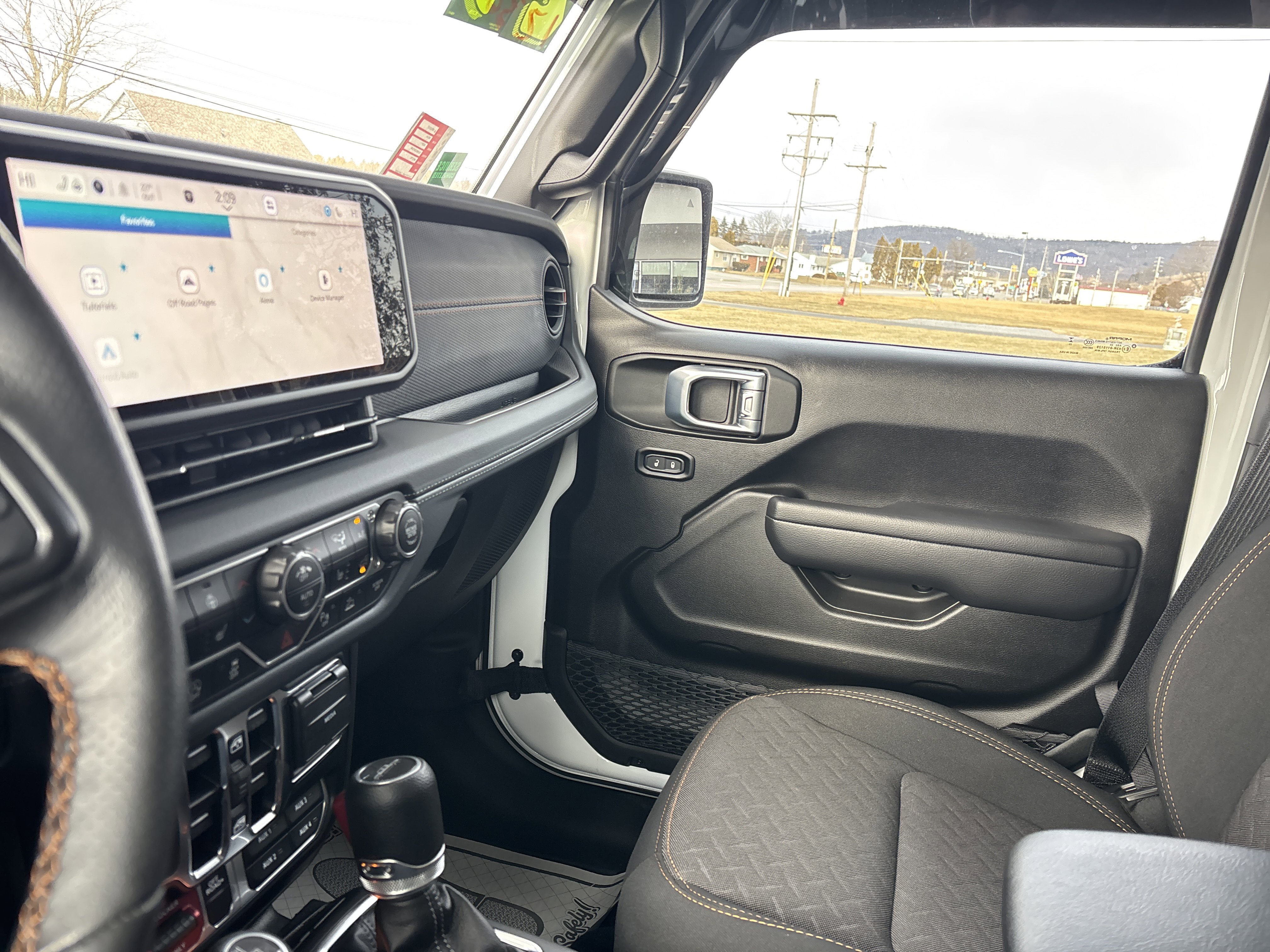 Used 2024 Jeep Gladiator Mojave w/ Technology Group image 22