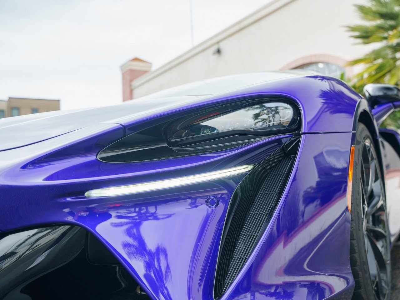 Used 2025 McLaren Artura Spider image 6