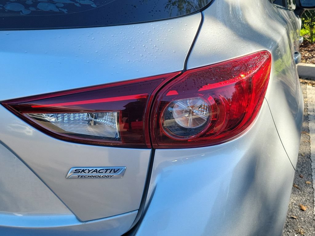 Used 2018 MAZDA MAZDA3 Touring FWD image 18