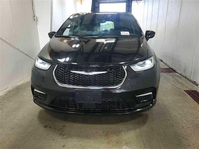 Used 2026 Chrysler Pacifica Select FWD image 3