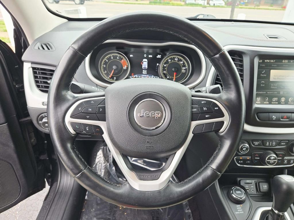Used 2018 Jeep Cherokee Limited w/ Trailer Tow Group AWD/4WD image 19