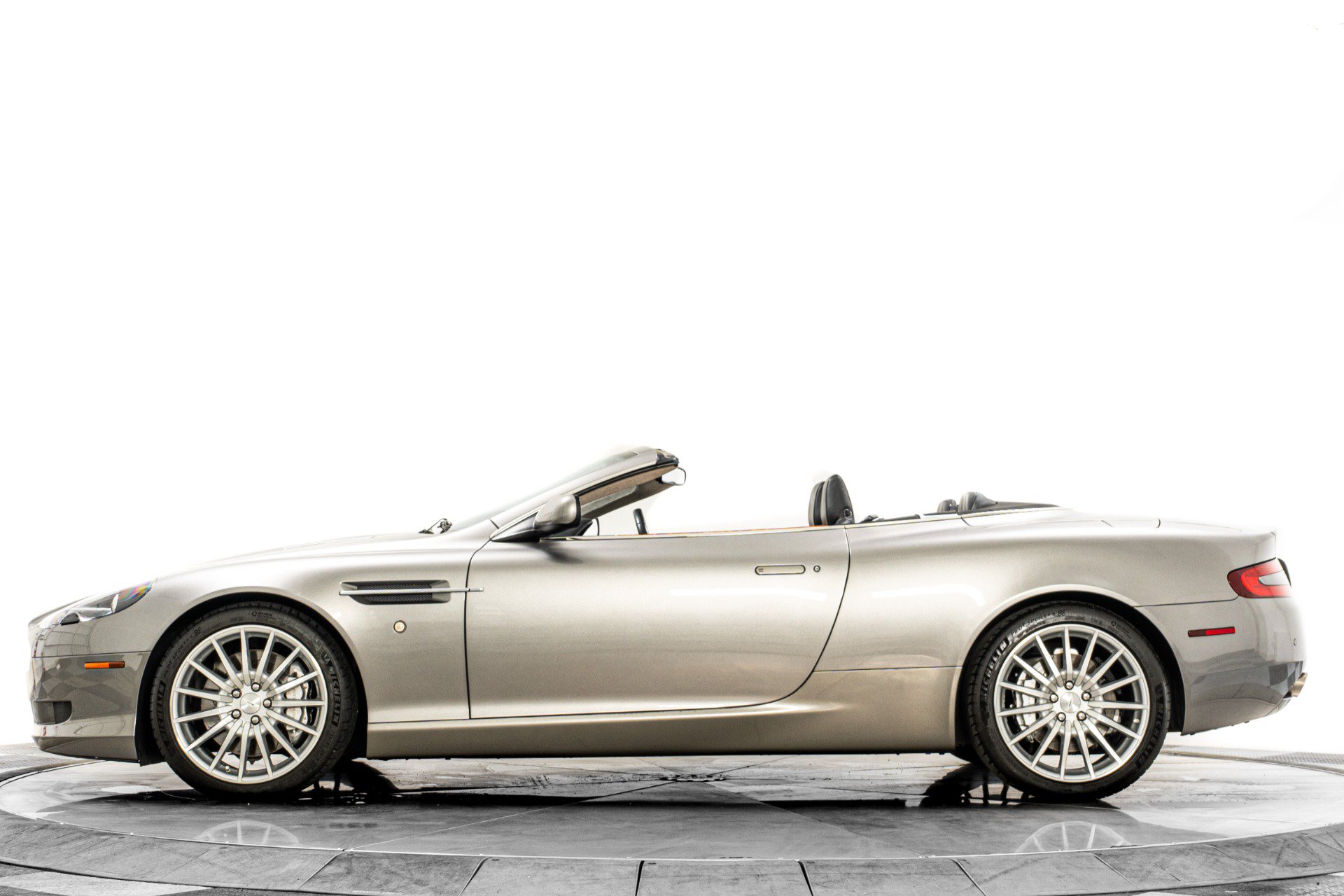 Used 2008 Aston Martin DB9 Volante RWD image 6