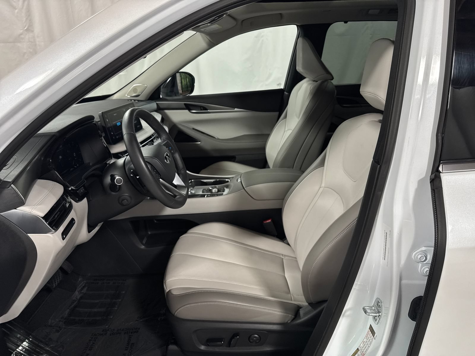 Used 2026 INFINITI QX60 Luxe w/ Cargo Package AWD/4WD image 3