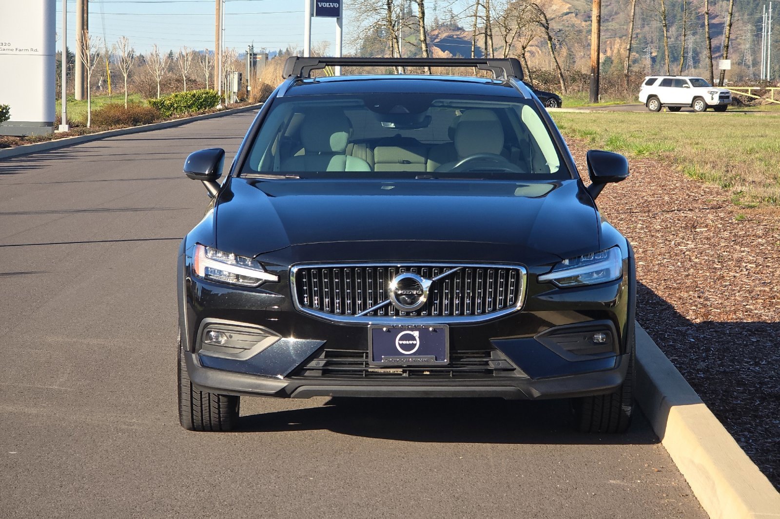 Used 2022 Volvo V60 T5 Cross Country w/ Advanced Package image 8