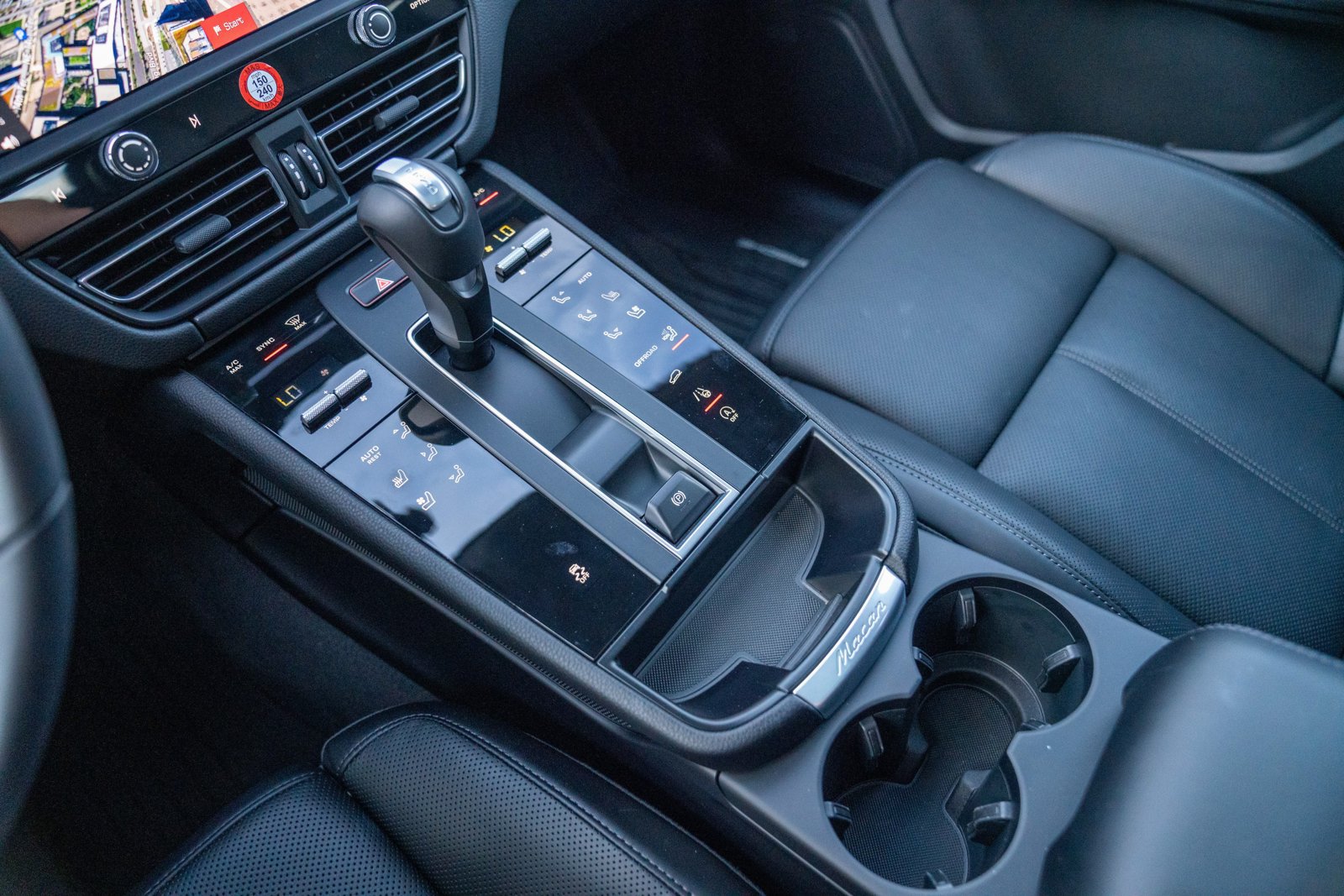 Certified 2026 Porsche Macan Turbo AWD/4WD image 21