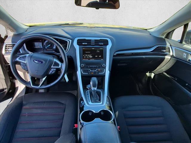 Used 2016 Ford Fusion SE FWD image 16