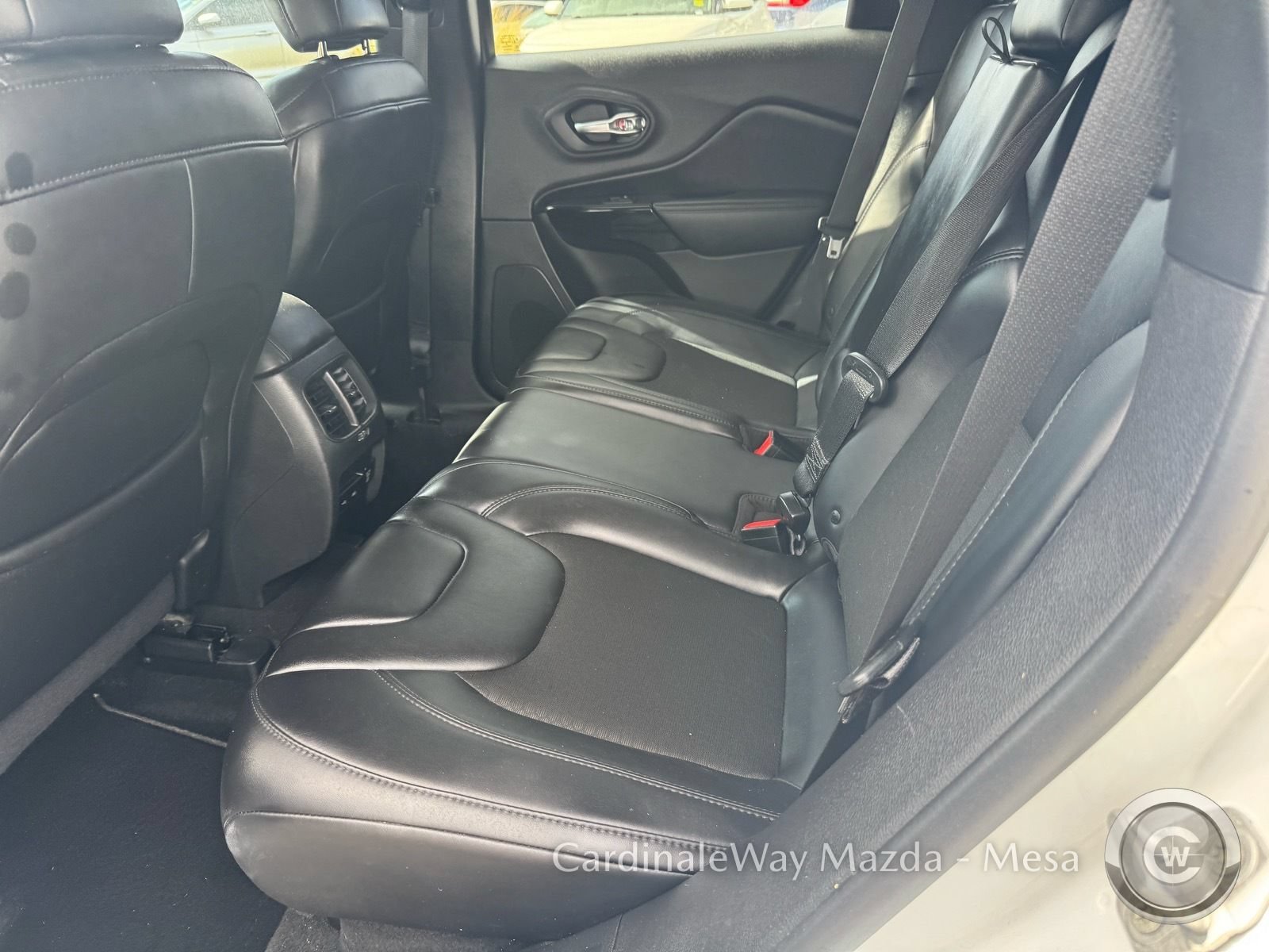 Used 2019 Jeep Cherokee Latitude Plus AWD/4WD image 15