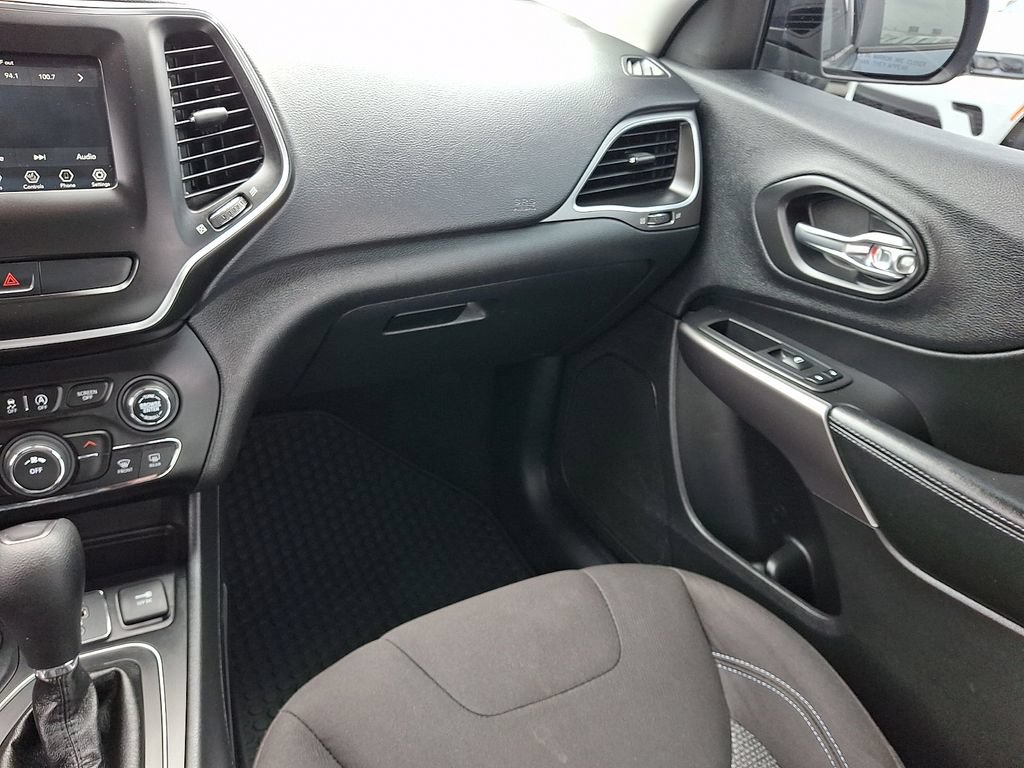Used 2020 Jeep Cherokee Latitude w/ Cold Weather Group AWD/4WD image 17