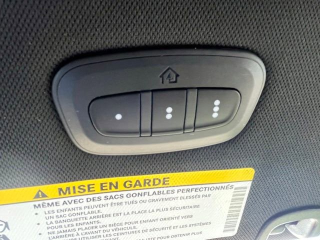 Used 2025 Chrysler Pacifica Select FWD image 39