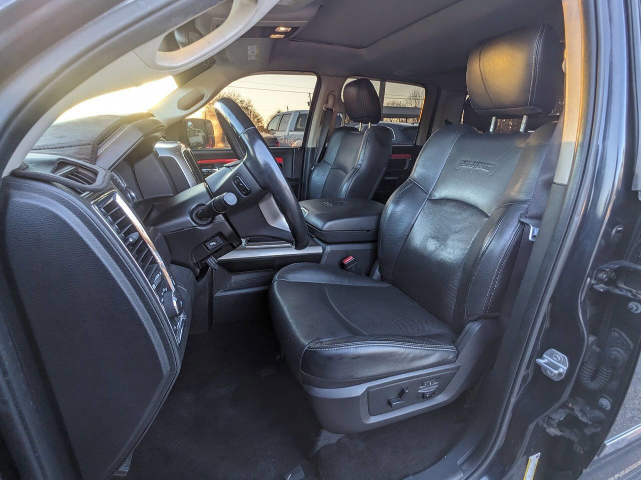 Used 2015 RAM 1500 Laramie w/ Convenience Group image 16