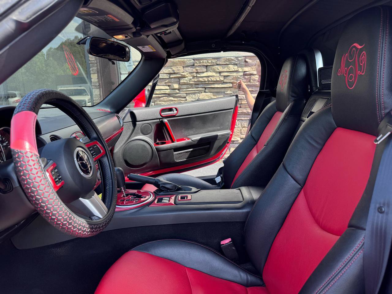 Used 2009 MAZDA MX-5 Miata Sport RWD image 11