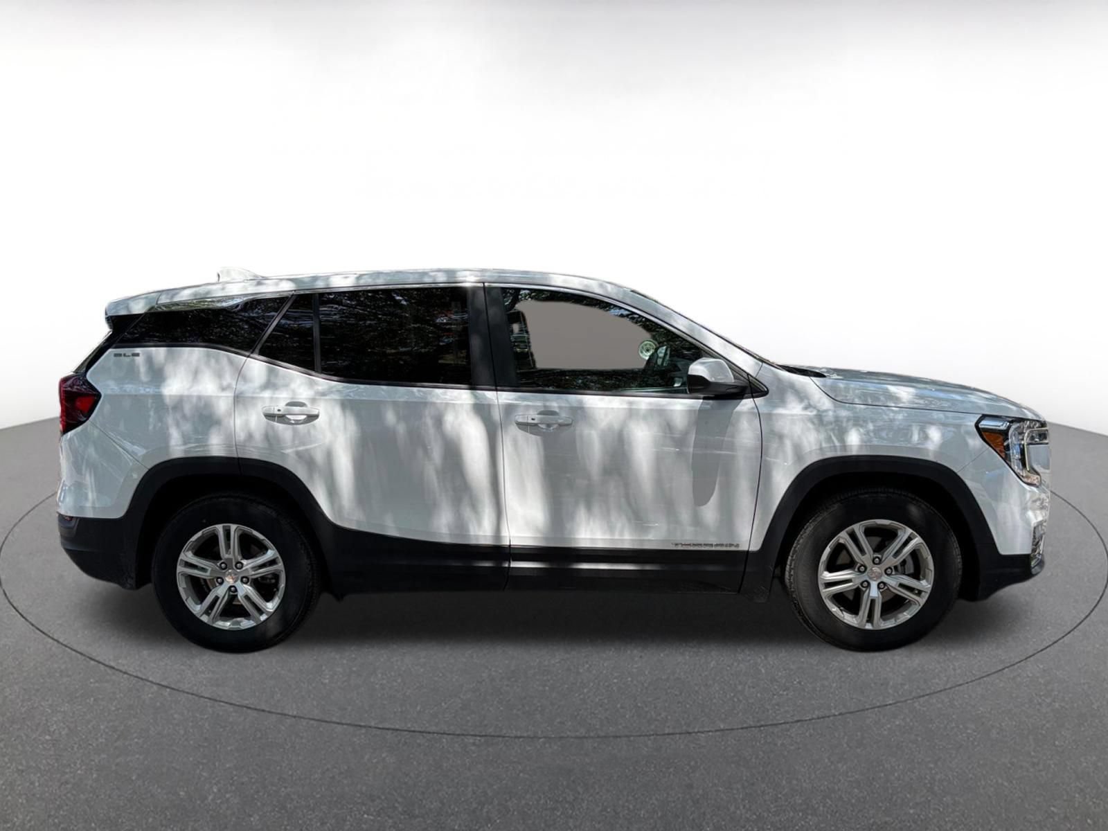Used 2024 GMC Terrain SLE FWD image 25