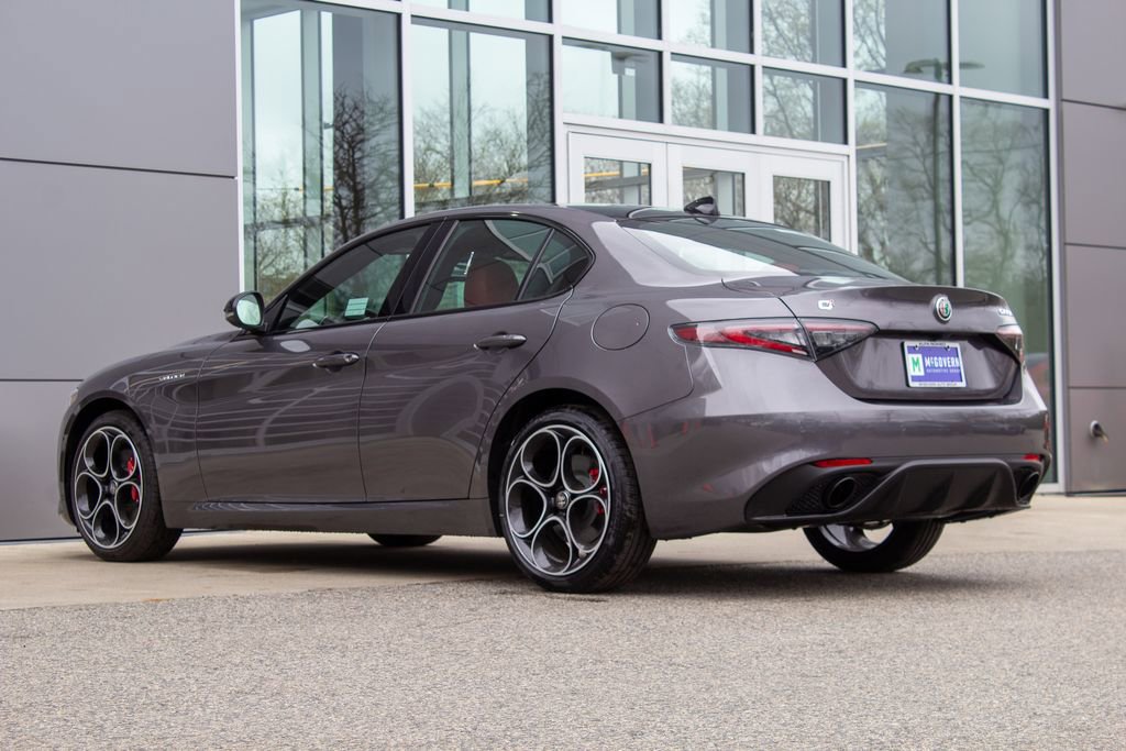 New 2025 Alfa Romeo Giulia AWD w/ Veloce Package AWD image 8