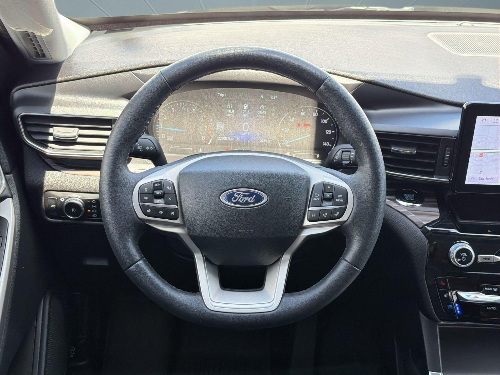 Used 2023 Ford Explorer Limited w/ Equipment Group 301A AWD/4WD image 16