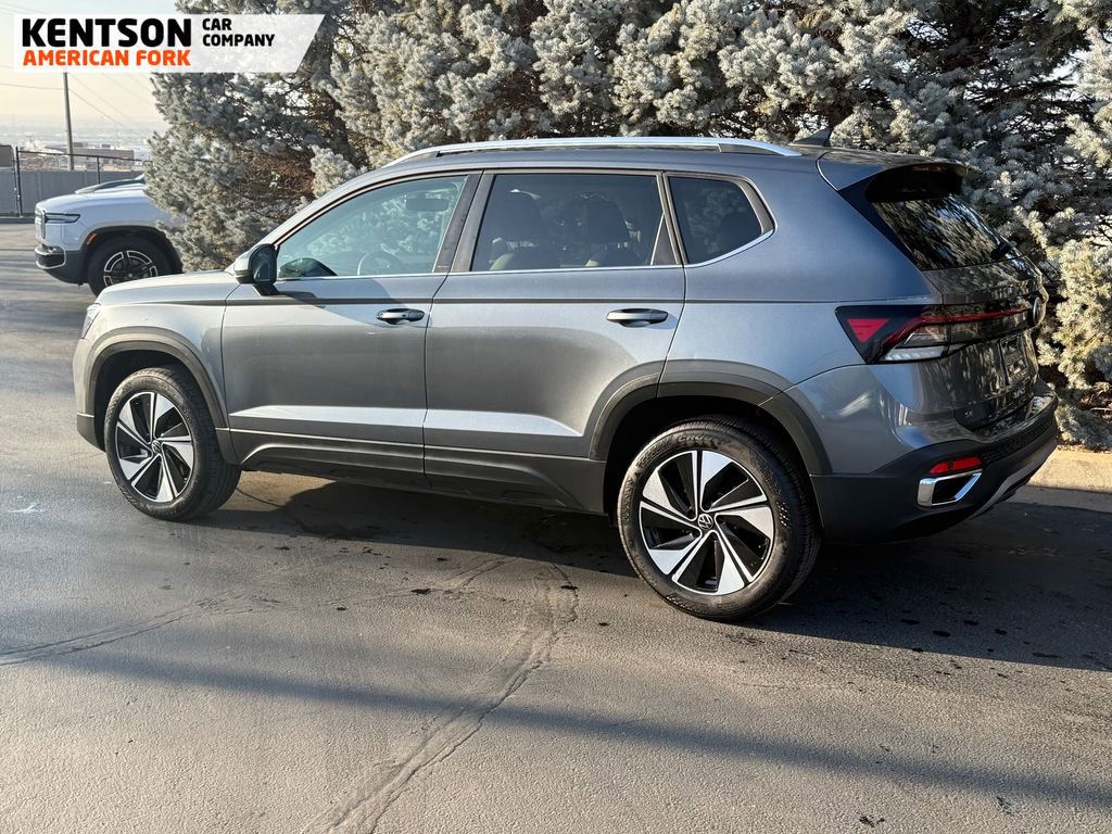 Used 2025 Volkswagen Taos SE image 5