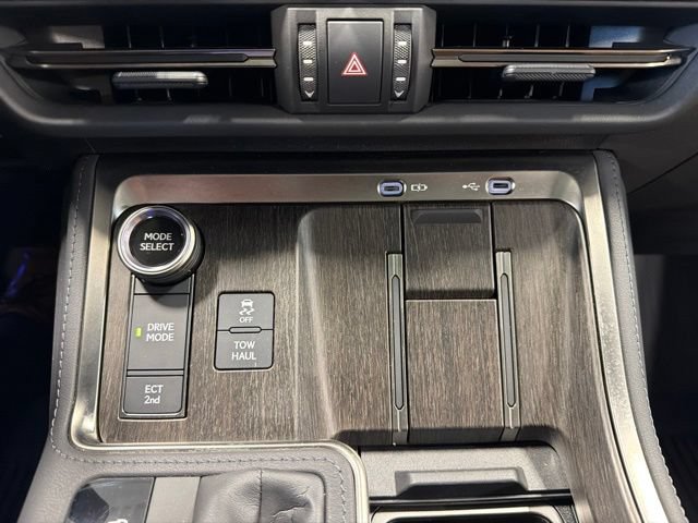 Used 2024 Lexus GX 550 w/ Accessory Package (Z1) AWD/4WD image 22